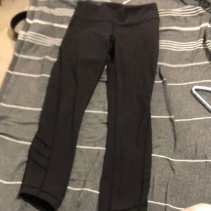Black lululemon capris